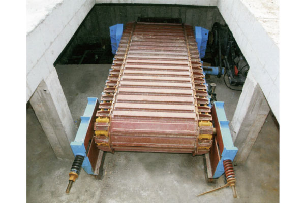 PLATE TYPE FEEDER